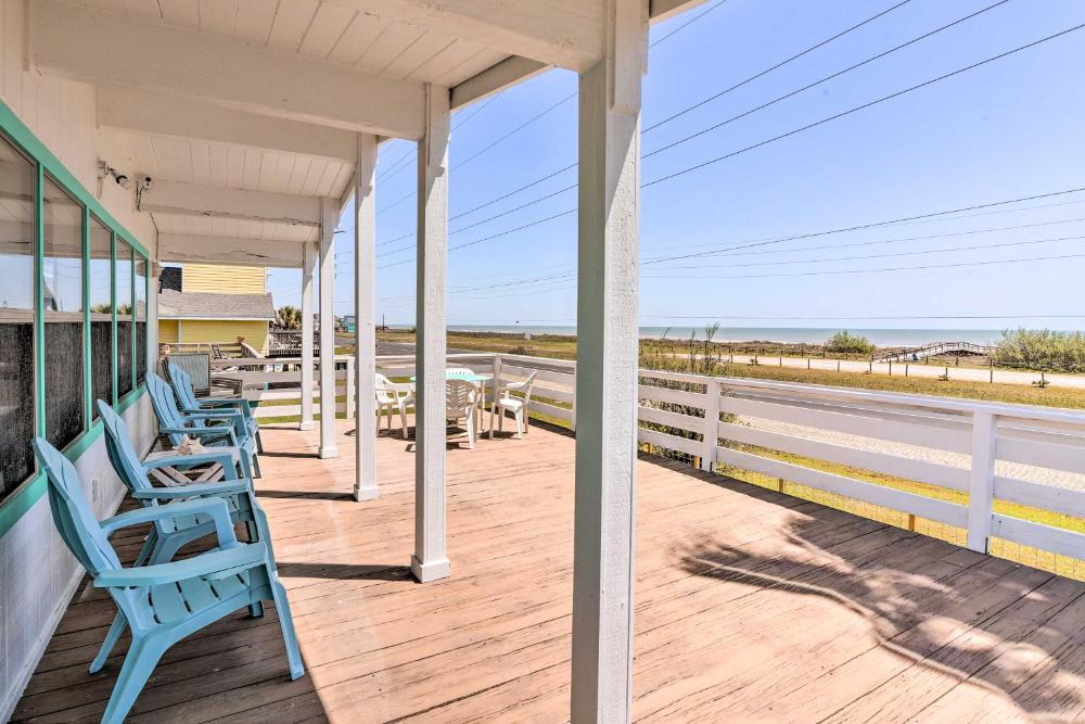 Gulf Coast Views! Coastal Winter Gem in Galveston